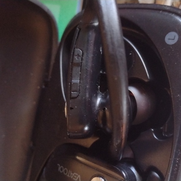 VEATOOL T17 Wireless Earbuds in Black - Picture 2 of 3